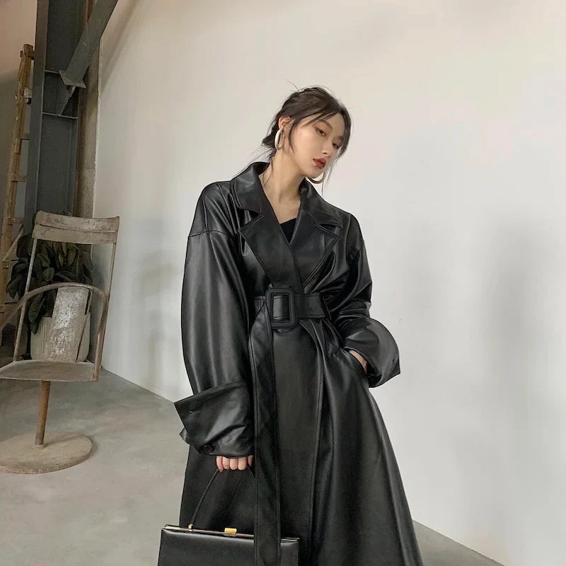 Heidi-Mode | Lautaro Lang Übergrößen Leder Trenchcoat für Frauen Lange Ärmel Revers Lose Passform Herbst Stilvolles Schwarzes Damenbekleidung Streetwear