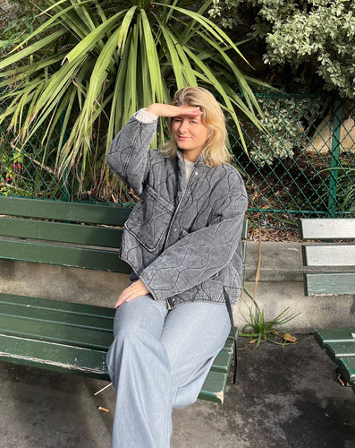 Heidi-Mode | Graue Jacke Mit Großen Taschen Bequemer Stil Für Die Kalte Jahreszeit Must Have Für Jeden Anlass