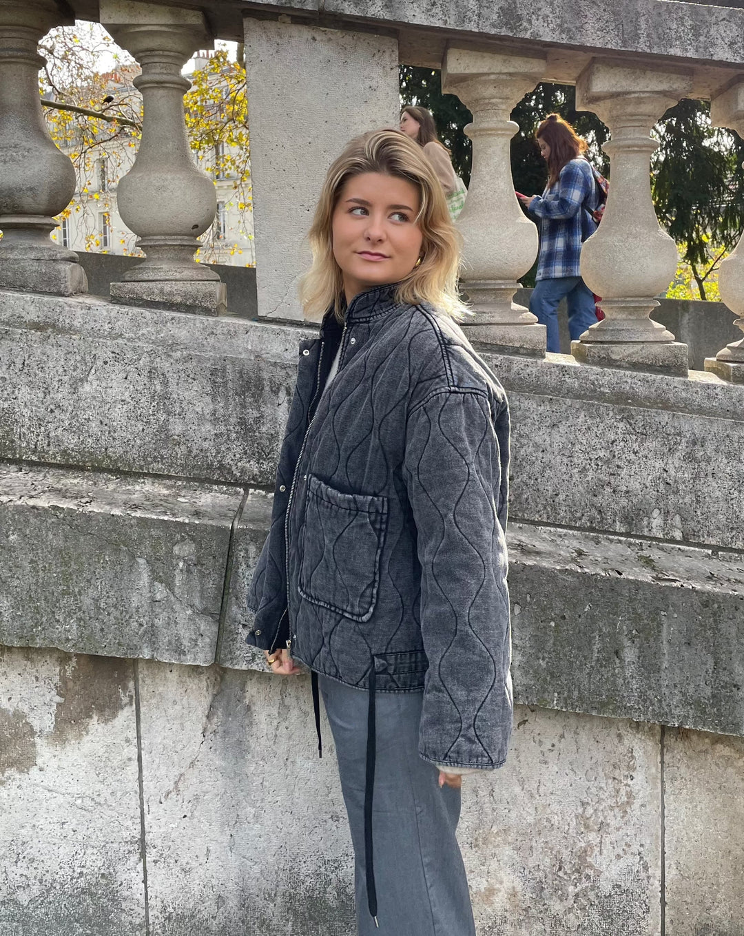 Heidi-Mode | Graue Jacke Mit Großen Taschen Bequemer Stil Für Die Kalte Jahreszeit Must Have Für Jeden Anlass