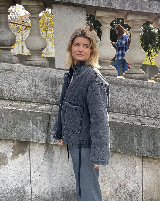 Heidi-Mode | Graue Jacke Mit Großen Taschen Bequemer Stil Für Die Kalte Jahreszeit Must Have Für Jeden Anlass