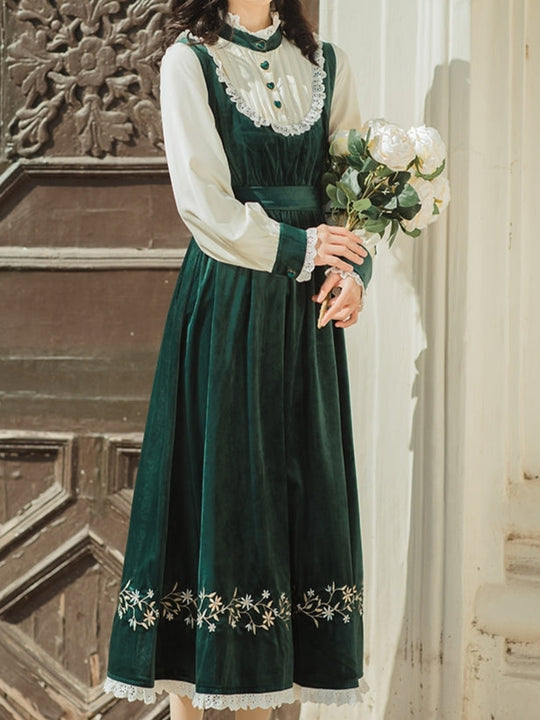 Traditionelles Samtkleid