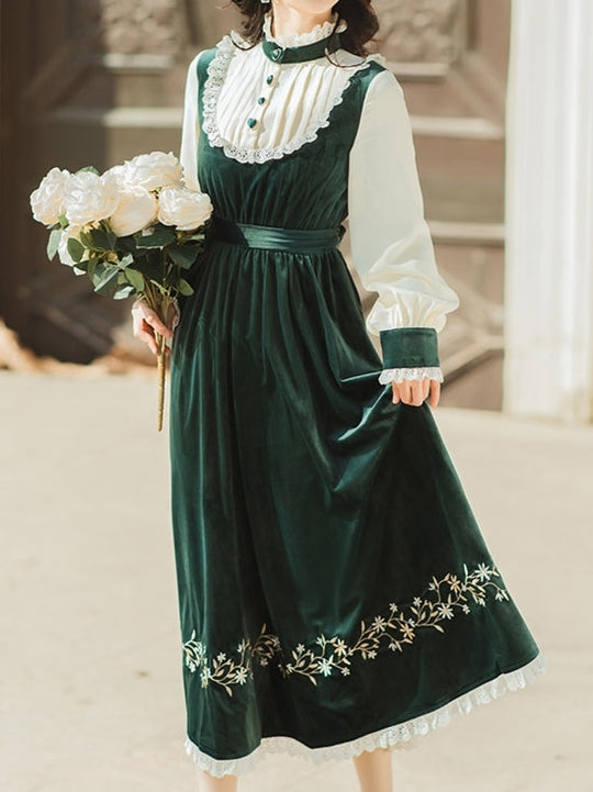 Traditionelles Samtkleid