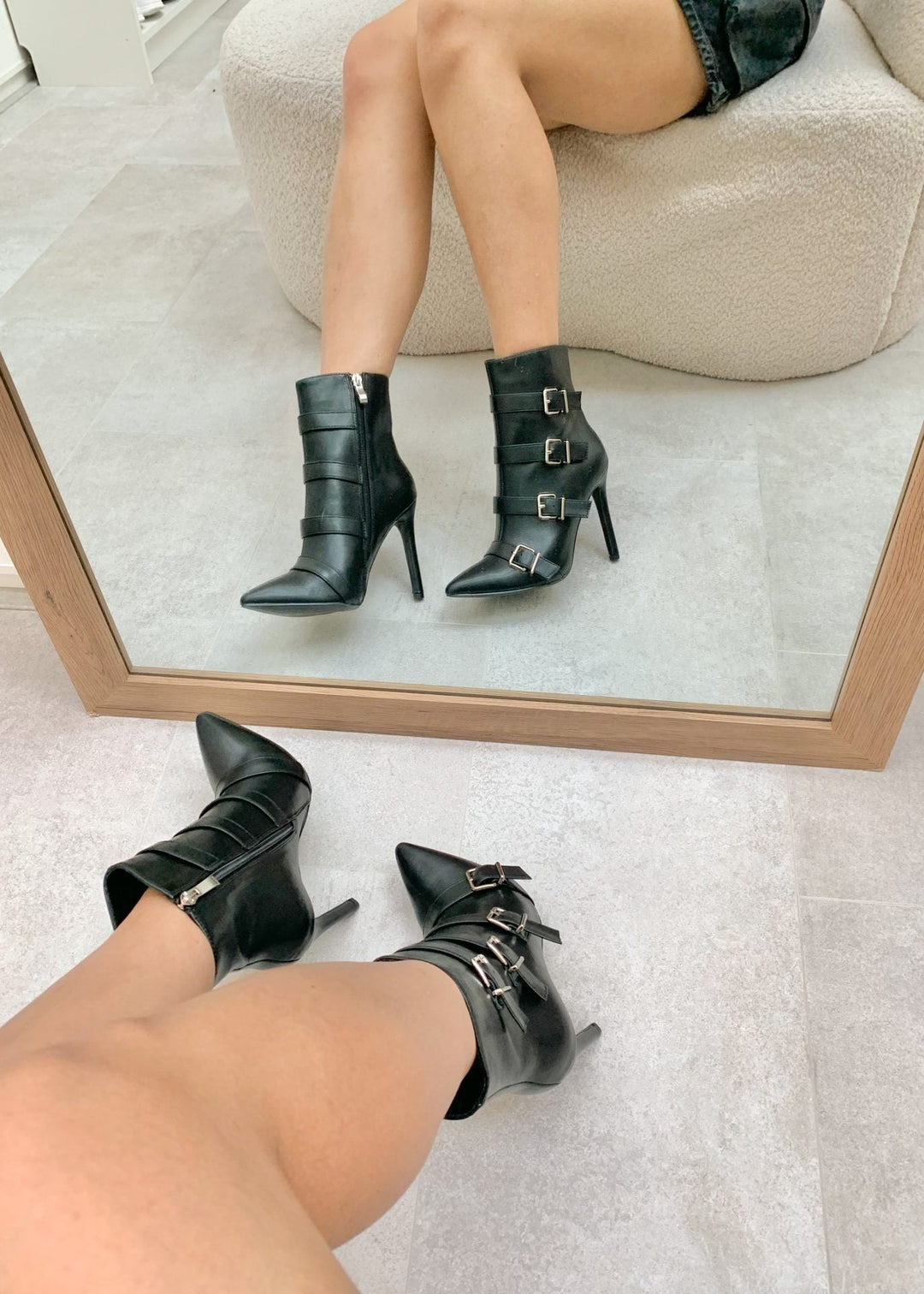 Heidi-Mode | Ankle Boots mit Schnallen und Spitzem Absatz