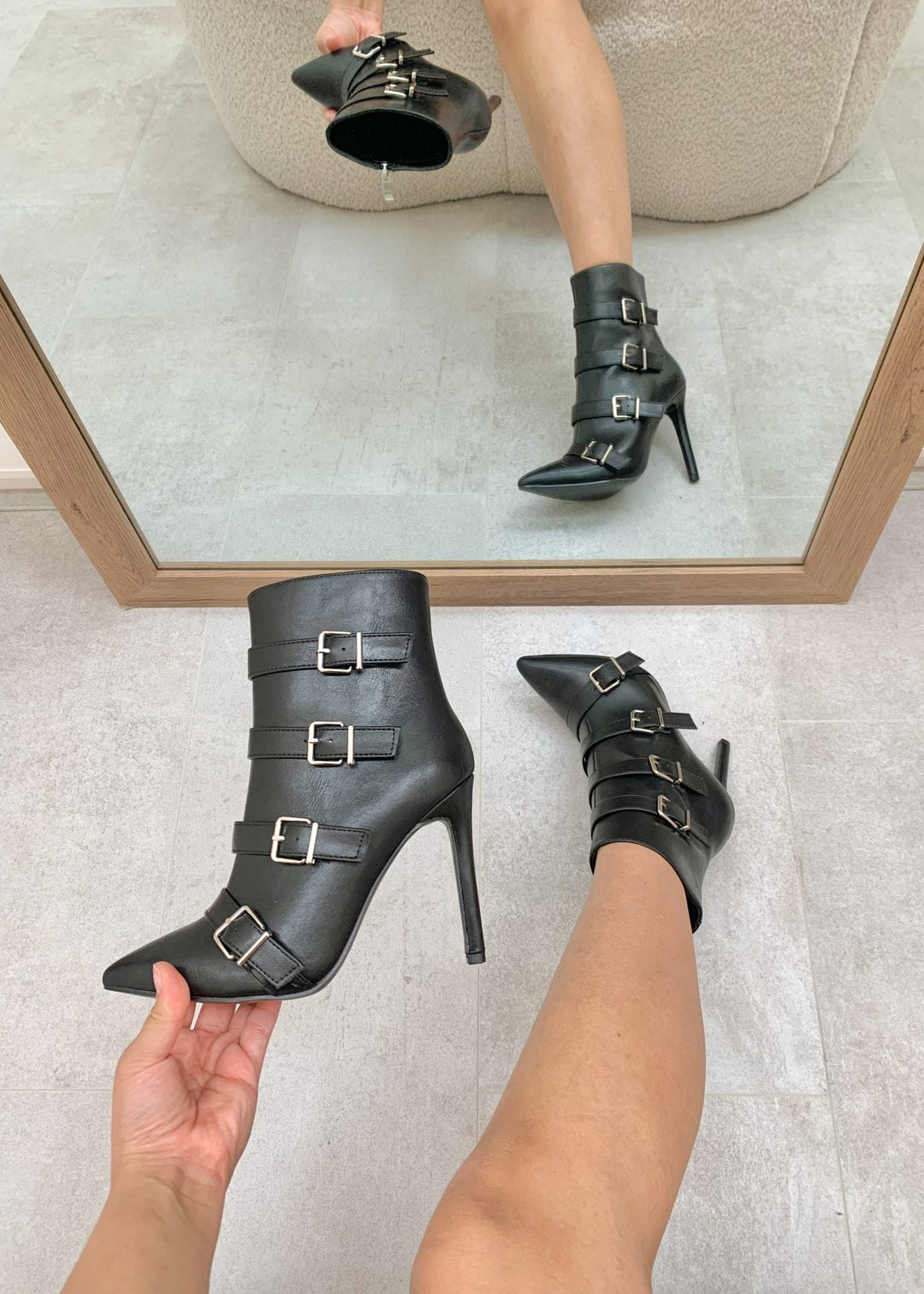 Heidi-Mode | Ankle Boots mit Schnallen und Spitzem Absatz