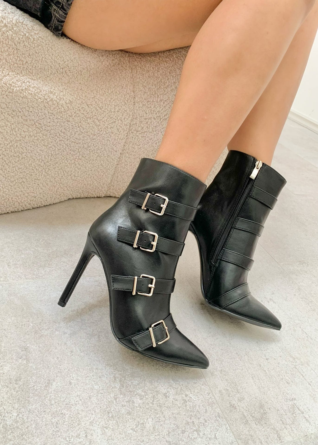 Heidi-Mode | Ankle Boots mit Schnallen und Spitzem Absatz