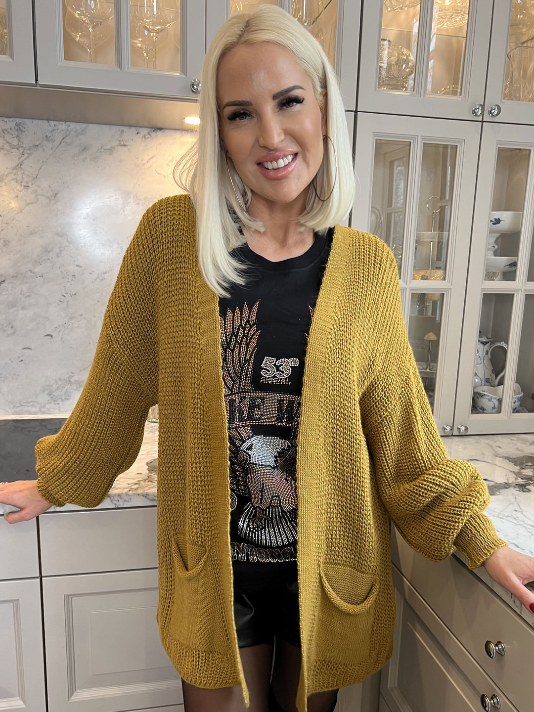 Heidi-Mode | Kurze Strickjacke mit Ballonärmeln