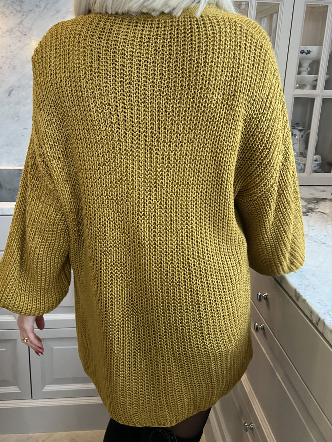 Heidi-Mode | Kurze Strickjacke mit Ballonärmeln