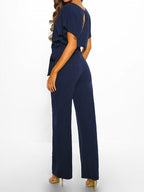 langer Overall mit Rüschengürtel, kurze Ärmel, elegante Frau