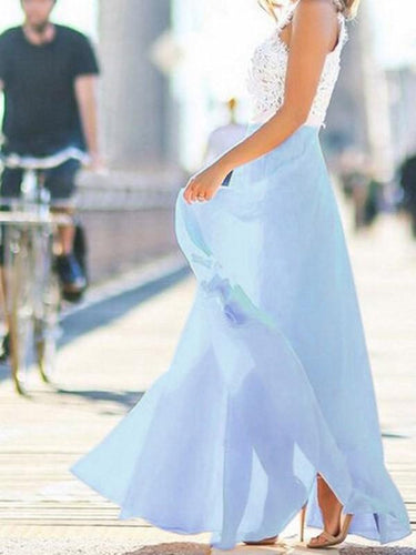 langes Kleid mit elegant fließender Chiffonspitze in Hellblau und Weiß