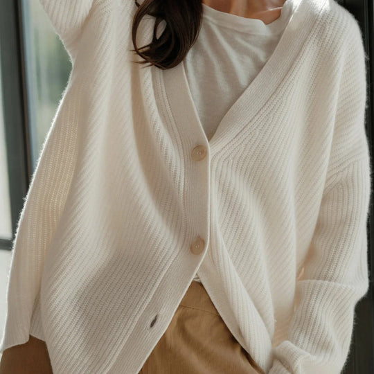 Heidi-Mode | Eng Anliegender Strickjacke für Frauen