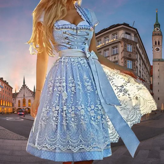 Mit Spitze besticktes Dirndl mit Bandschnürung