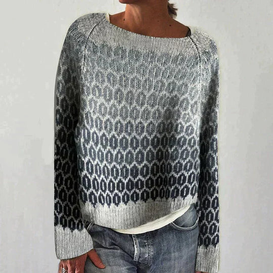 Grauer Pullover mit Details