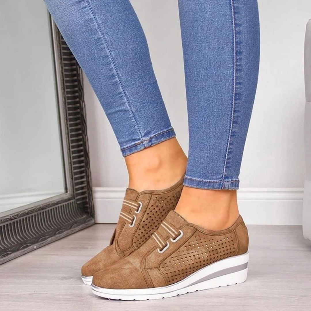 Heidi-Mode | Damenschuhe mit Hohlem Musterstreifen