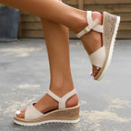 Heidi-Mode - Leichte Sandalen mit Keilabsatz und Schnalle