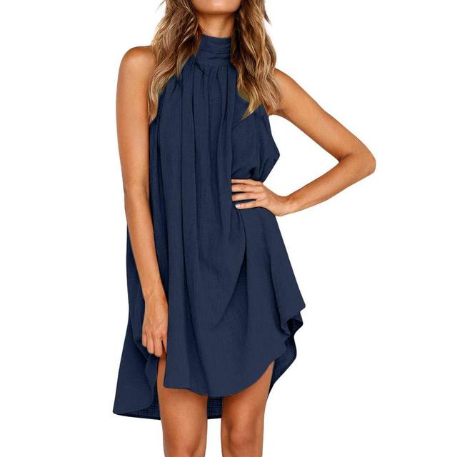 Sommerliches ärmelloses Kleid mit Kragen und leichten Falten
