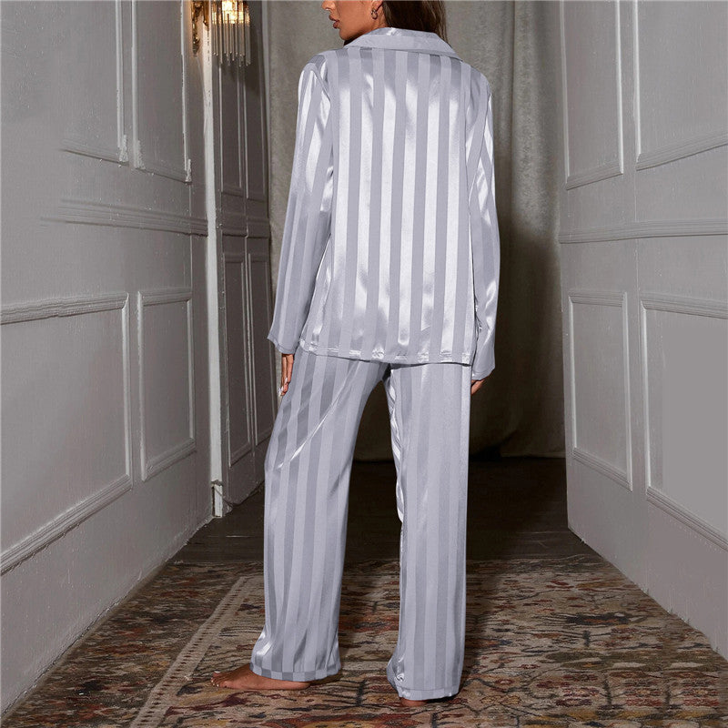 Heidi-Mode - Stilvolles Pyjama-Set aus Seide