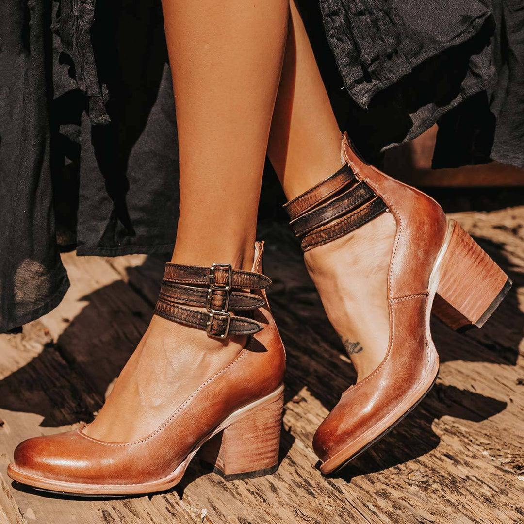Heidi-Mode | Modische Pumps mit Knöchelriemen