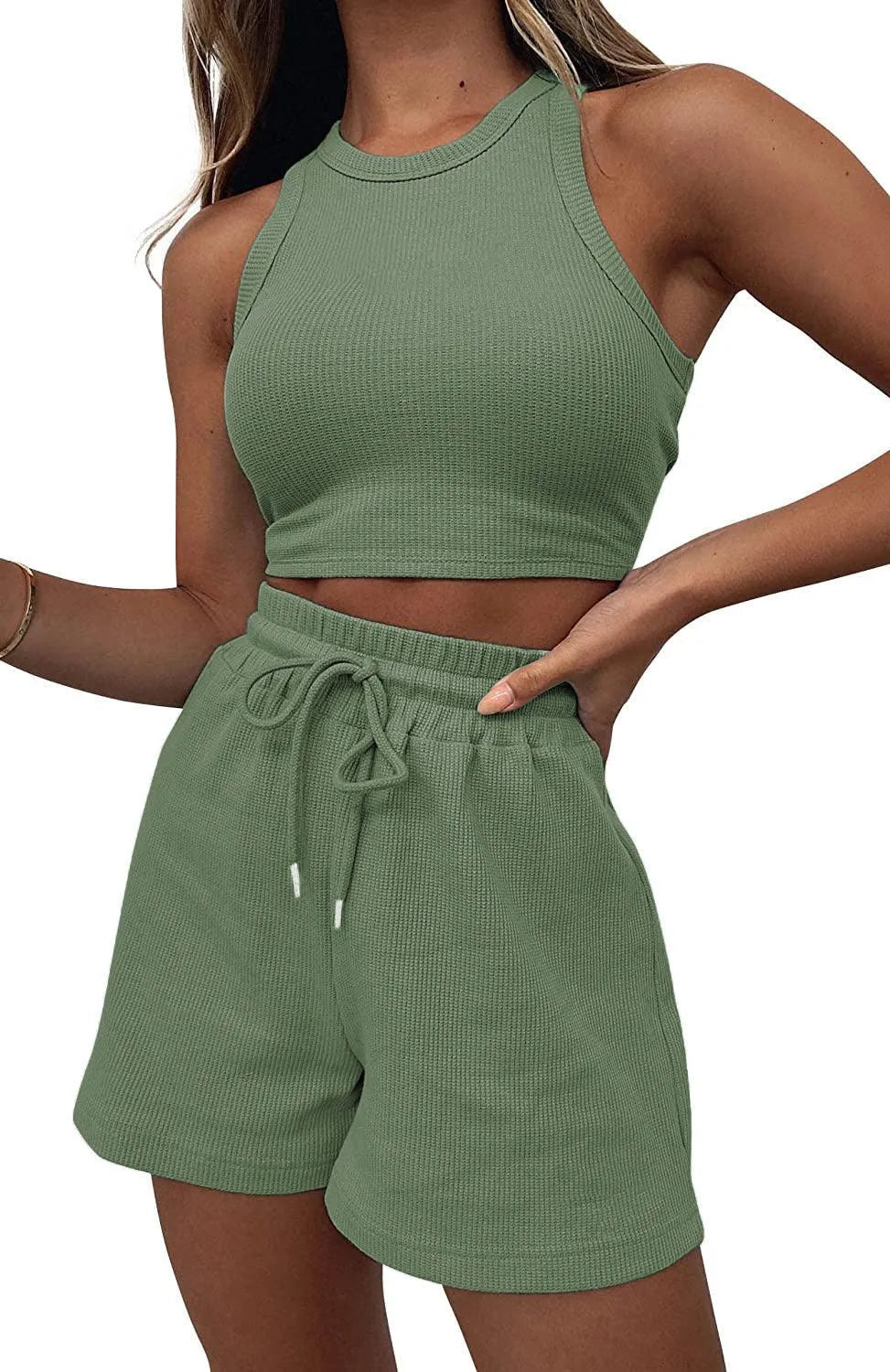 Heidi-Mode | Modische Freizeitshorts mit einfarbigem Westen