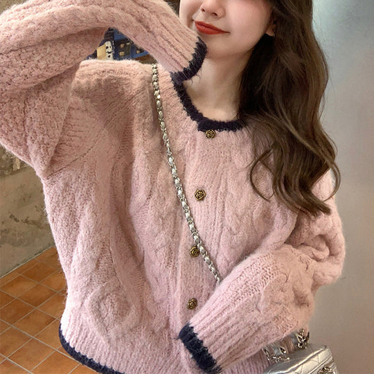 Damen Grobstrickjacke mit einzigartiger Zopfmusterung und eleganten Knöpfen Heidi-Mode