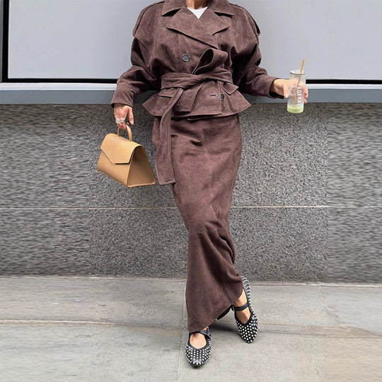 Damen modische Wildlederjacke mit passendem Rock im eleganten Set Heidi-Mode