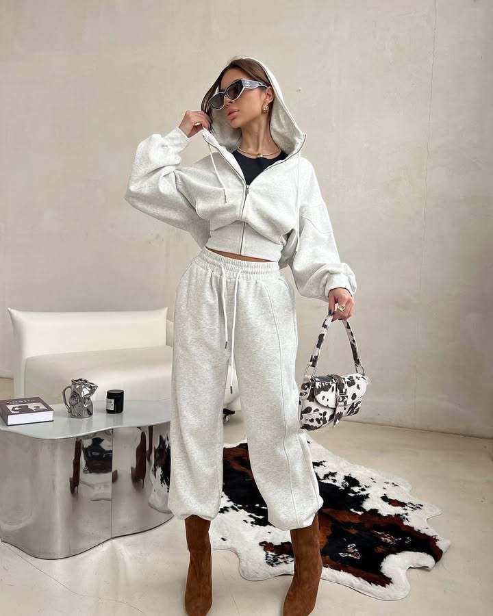 Damen sportliches Crop-Hoodie- und weite Jogginghose-Set mit modischen Akzenten Heidi-Mode