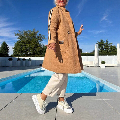 Damen eleganter Teddy-Mantel mit zwei Taschen und sportlichen Streifen Heidi-Mode