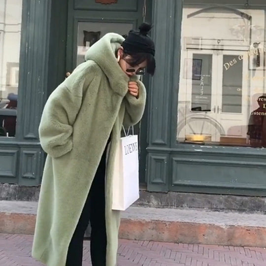 Damen Kuschelmantel mit Kapuze aus weichem Plüsch Heidi-Mode