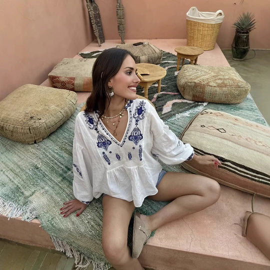 Damen Bluse mit verspieltem floralen Stickdesign und voluminösen Ärmeln Heidi-Mode