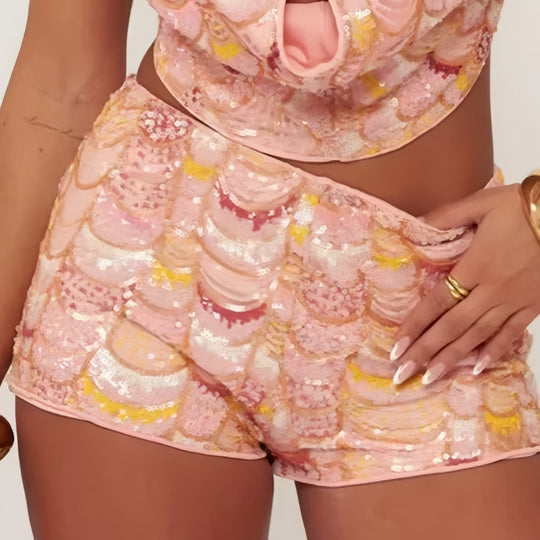 Damen Glamouröses Strand-Set aus schimmerndem Stoff mit raffiniertem Oberteil und Shorts Heidi-Mode