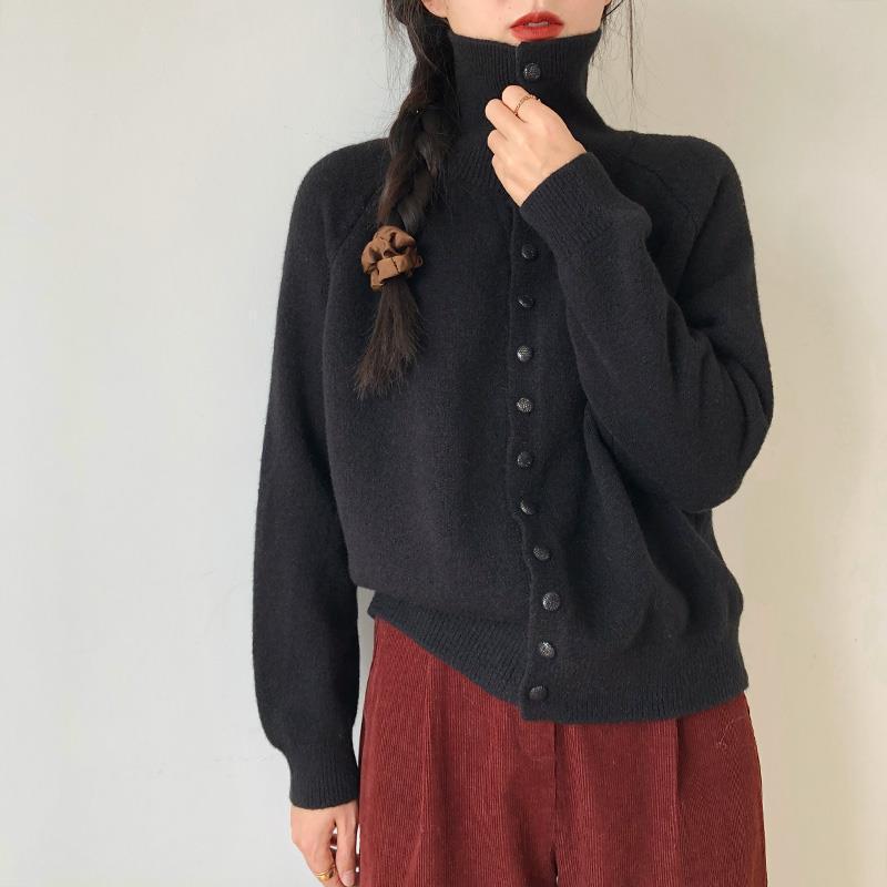Damen Strickjacke mit modernem Rollkragen und Knopfdetails Heidi-Mode