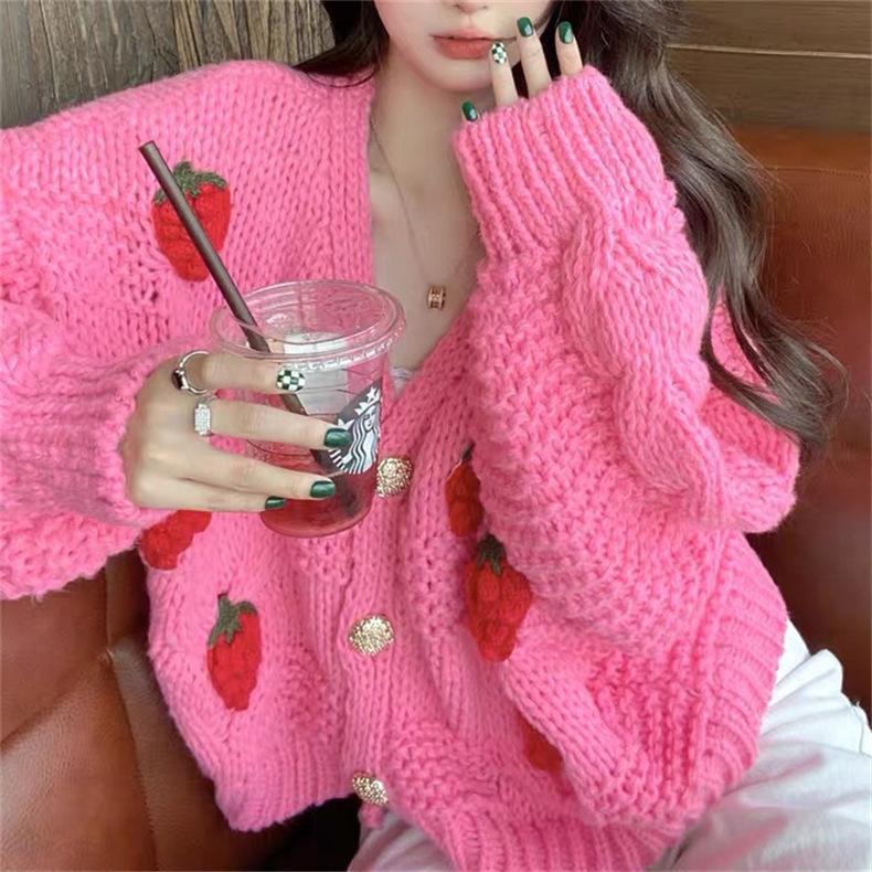 Damen Grober Strickcardigan mit Blumenstickerei und funkelnden Knöpfen Heidi-Mode