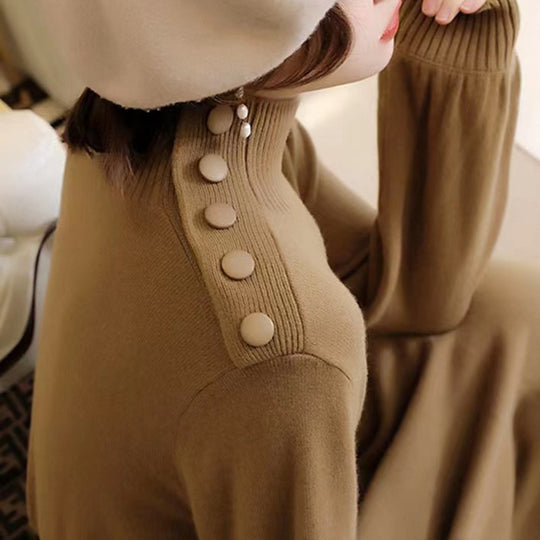 Damen Elegantes Strickmaxikleid mit hochgeschlossenem Kragen und dekorativen Knöpfen Heidi-Mode