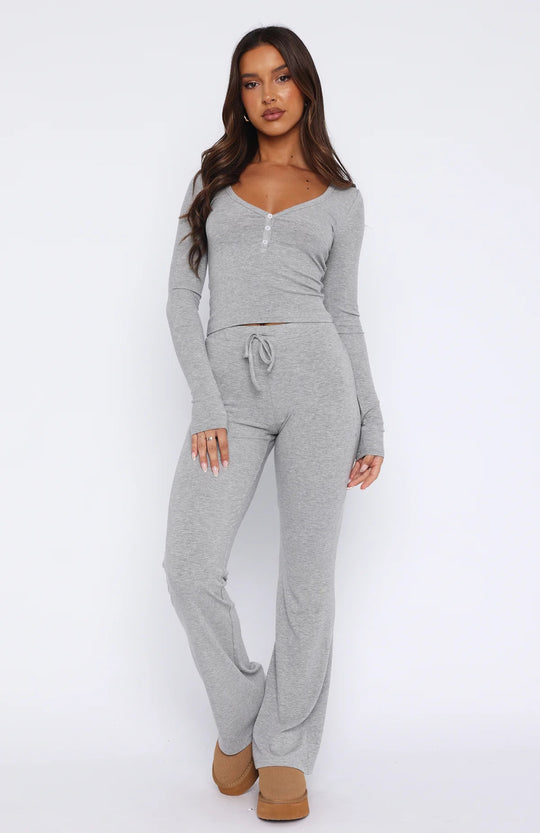 Damen Loungewear-Anzug aus weichem Rippstoff mit Knopfleiste und elastischem Bund Heidi-Mode