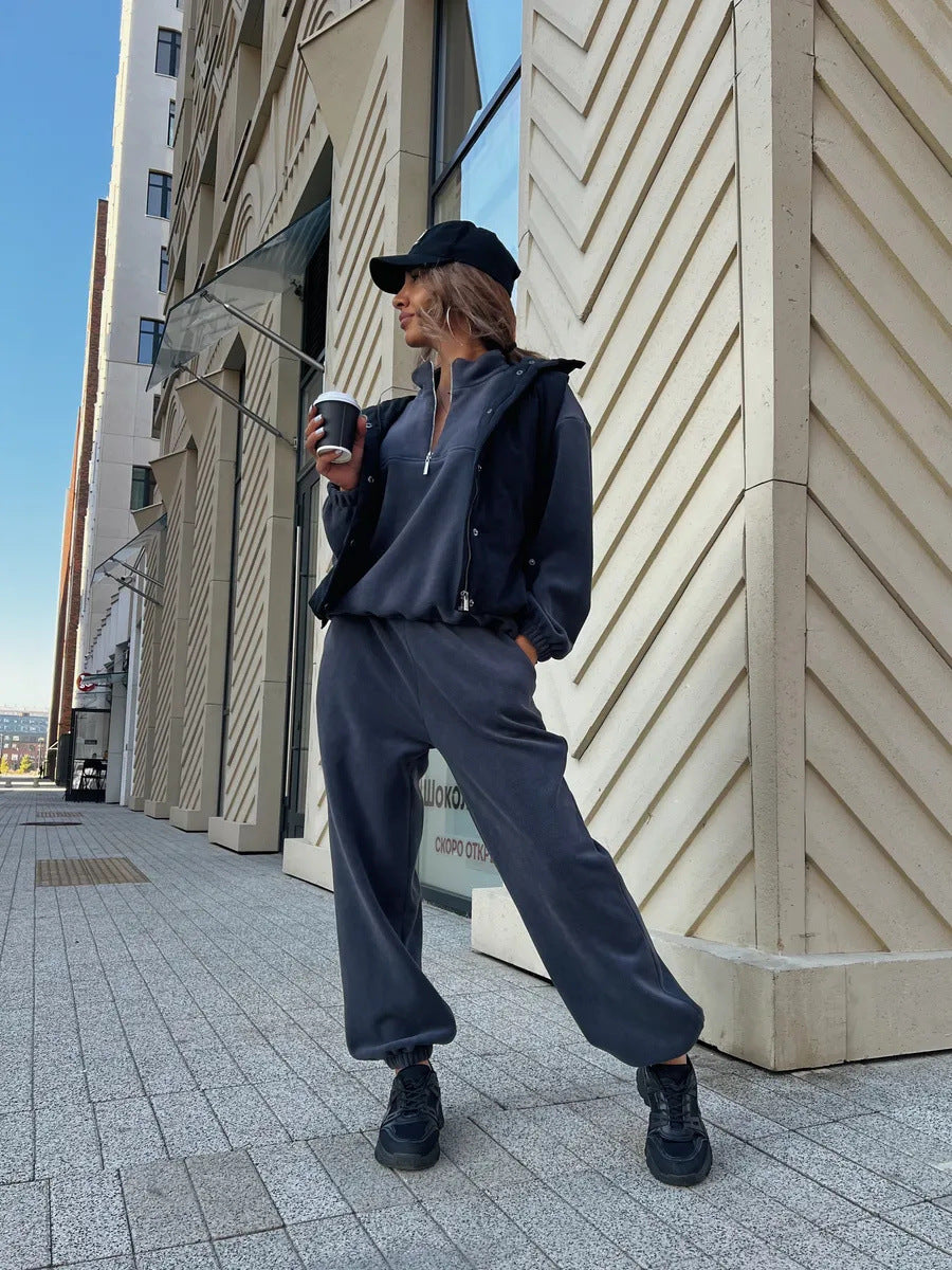 Damen sportliches Fleece-Jogginganzug mit halbem Reißverschluss und elastischen Bündchen Heidi-Mode
