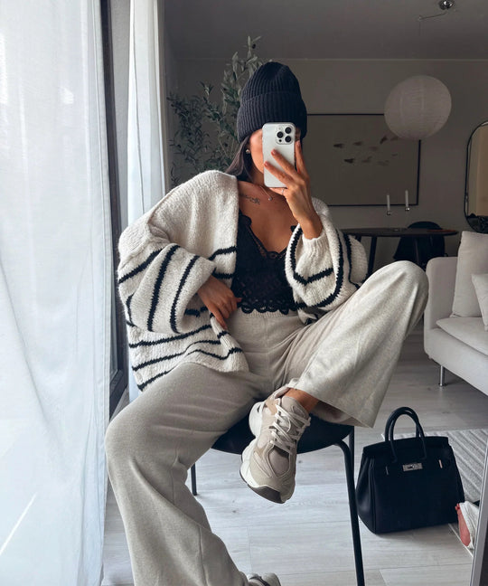 Damen Oversize Strickjacke mit gestreiftem Design und voluminösen Ärmeln Heidi-Mode