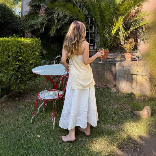 Damen Spitzenoberteil mit feinen Trägern und luxuriösem Fall Heidi-Mode