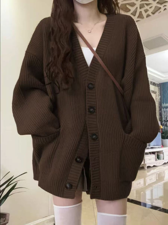 Damen Grobstrickjacke mit großen Taschen und Knopfdetails Heidi-Mode