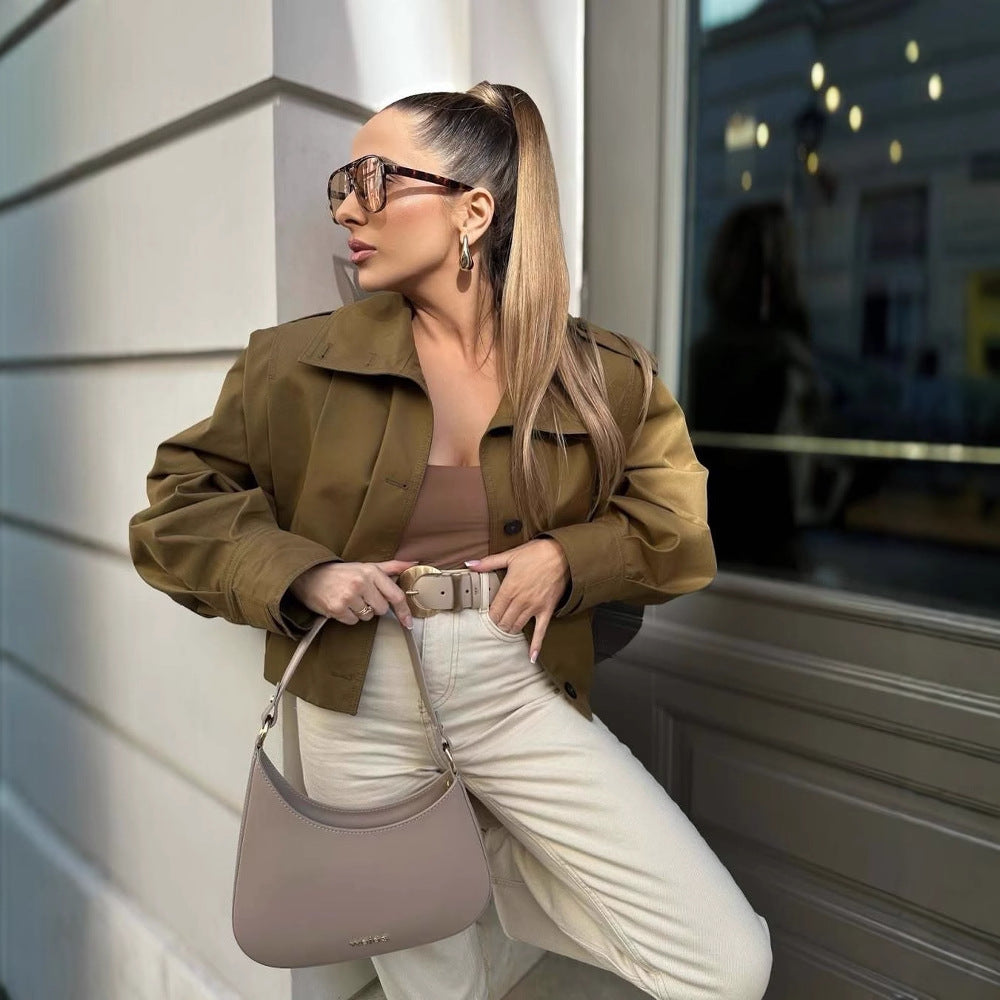 Damen cropped Jacke mit dekorativen Knopfdetails und modernen Falten Heidi-Mode