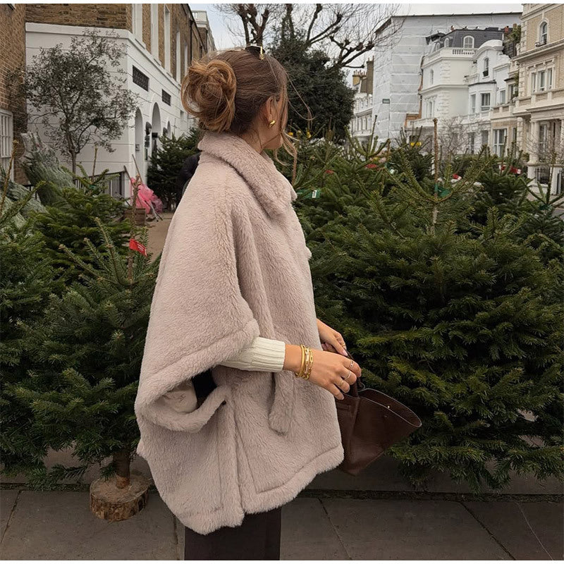 Damen Flauschiger Poncho Heidi-Mode