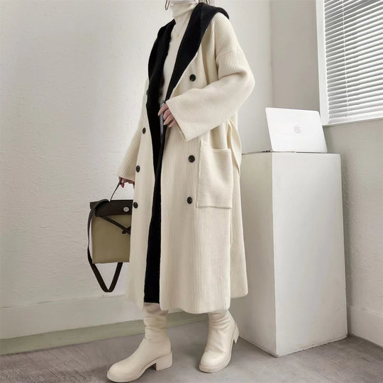 Damen Eleganter langer Mantel mit Gürtel und kontrastierenden Ärmeln Heidi-Mode