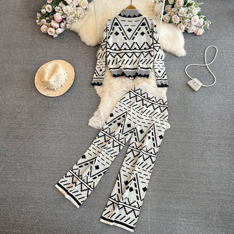 Damen modischer Strickanzug mit geometrischen Mustern Heidi-Mode