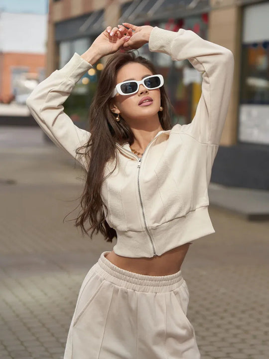 Damen sportliches Loungewear-Set mit Crop-Top und weicher Kapuzenjacke Heidi-Mode