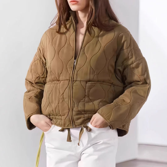 Damen gesteppte Oversized-Jacke mit hohem Kragen und elastischem Bund Heidi-Mode