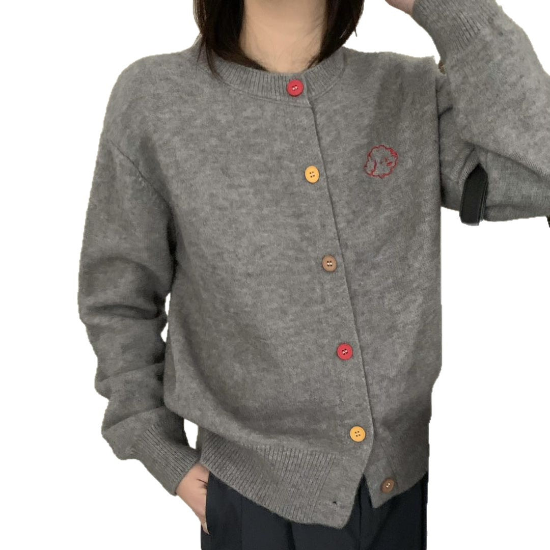 Damen kuschelige Strickjacke mit knöpfbarem Ausschnitt und gesticktem Motiv Heidi-Mode