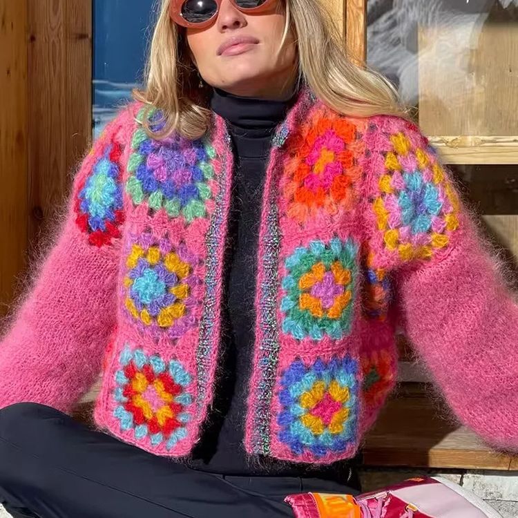 Damen Strickjacke mit buntem Granny-Quadrat-Design und luftigen Ärmeln Heidi-Mode