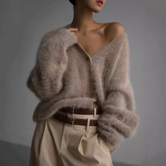Damen gemütlicher Strickcardigan mit weichem Flauschmaterial und modischem Knopfdetail Heidi-Mode