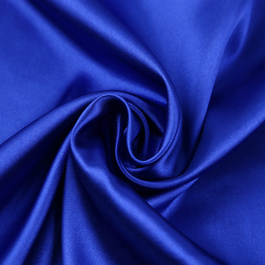 Damen luxuriöser Satin-Morgenmantel mit filigranen Spitzenakzenten Heidi-Mode