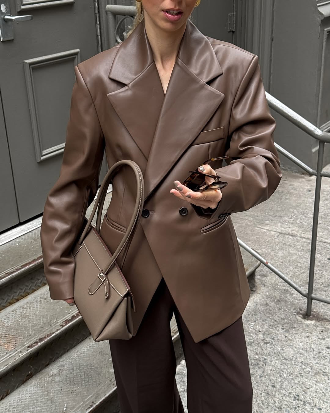 Damen stilvolle Kunstlederblazerjacke mit oversized Schnitt Heidi-Mode