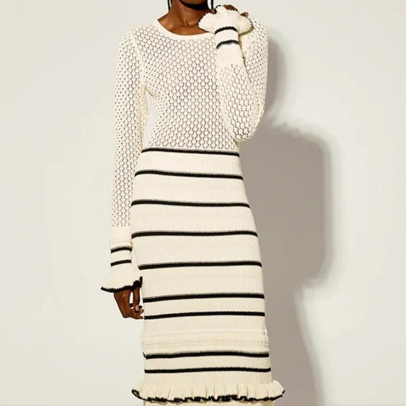 Damen Strickmaxikleid mit raffiniertem Lochmuster und kontrastierendem Streifen Heidi-Mode