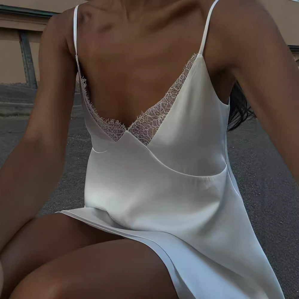 Damen elegantes Nachtkleid mit feinen Spitzenakzenten und leichtem Schnitt Heidi-Mode